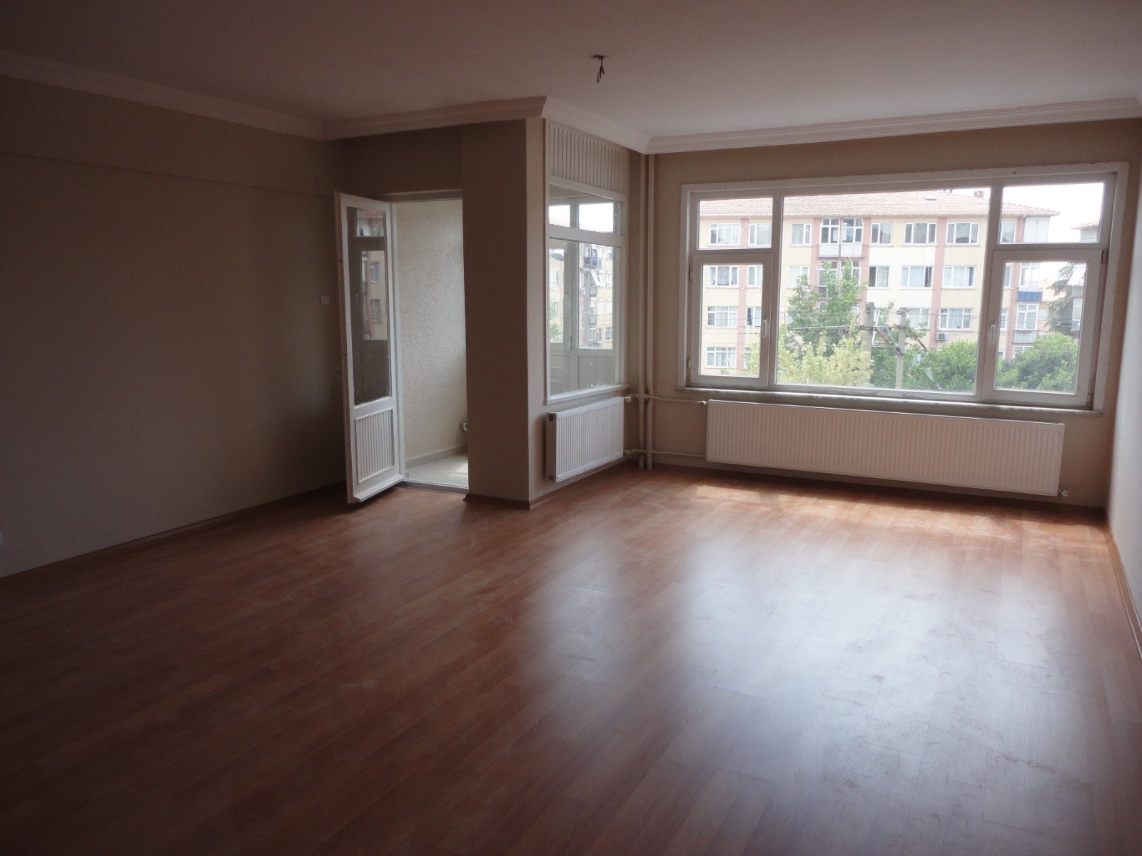 KÜÇÜKYALI BAĞDAT CADDESİ ÜZERİNDE 3+1 GENİŞ M2Lİ GÜNEY CEPHE