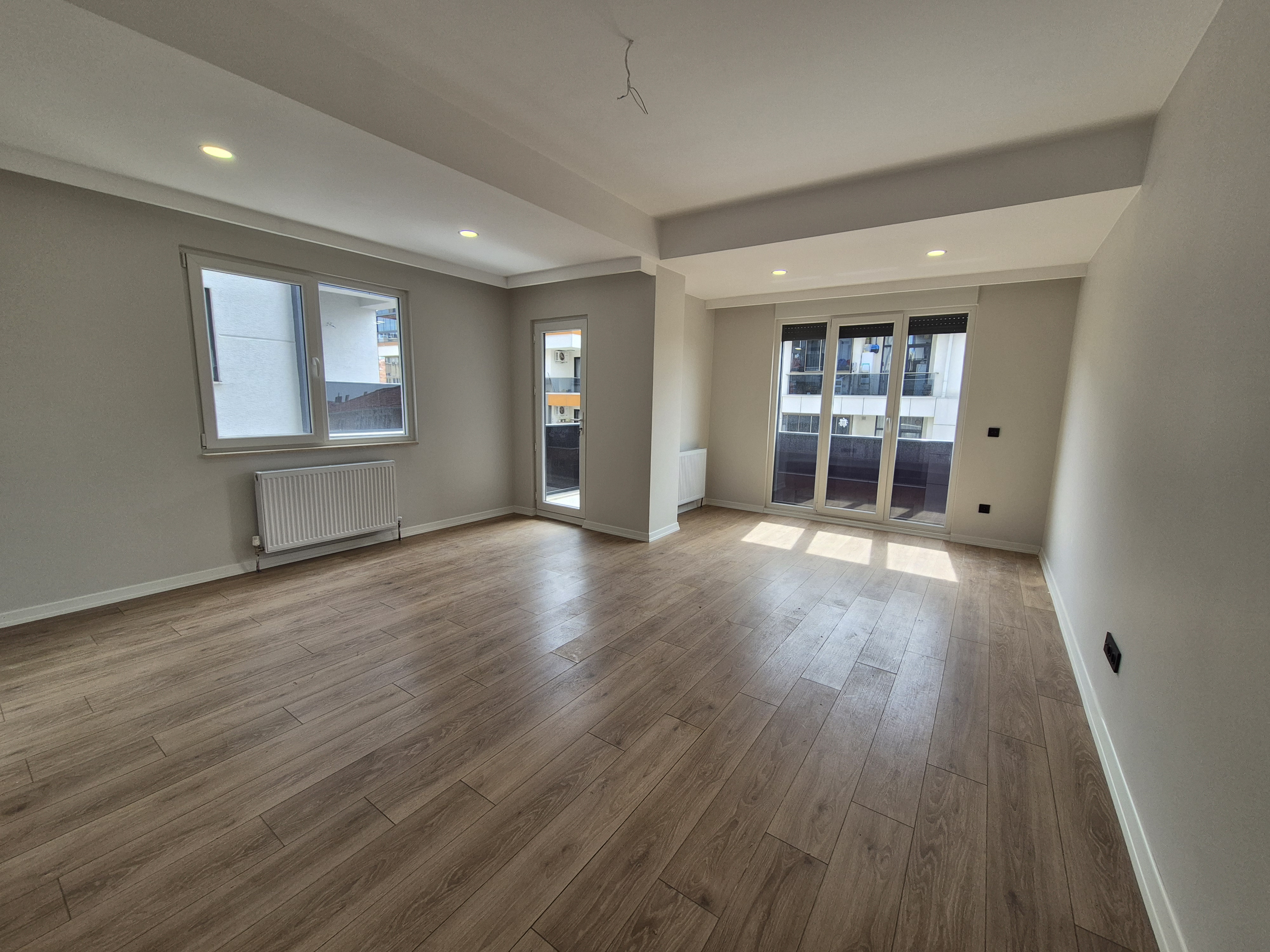ALTINTEPE GALİPBEY CADDESİNDE SIFIR LÜX 3+1 2.KAT