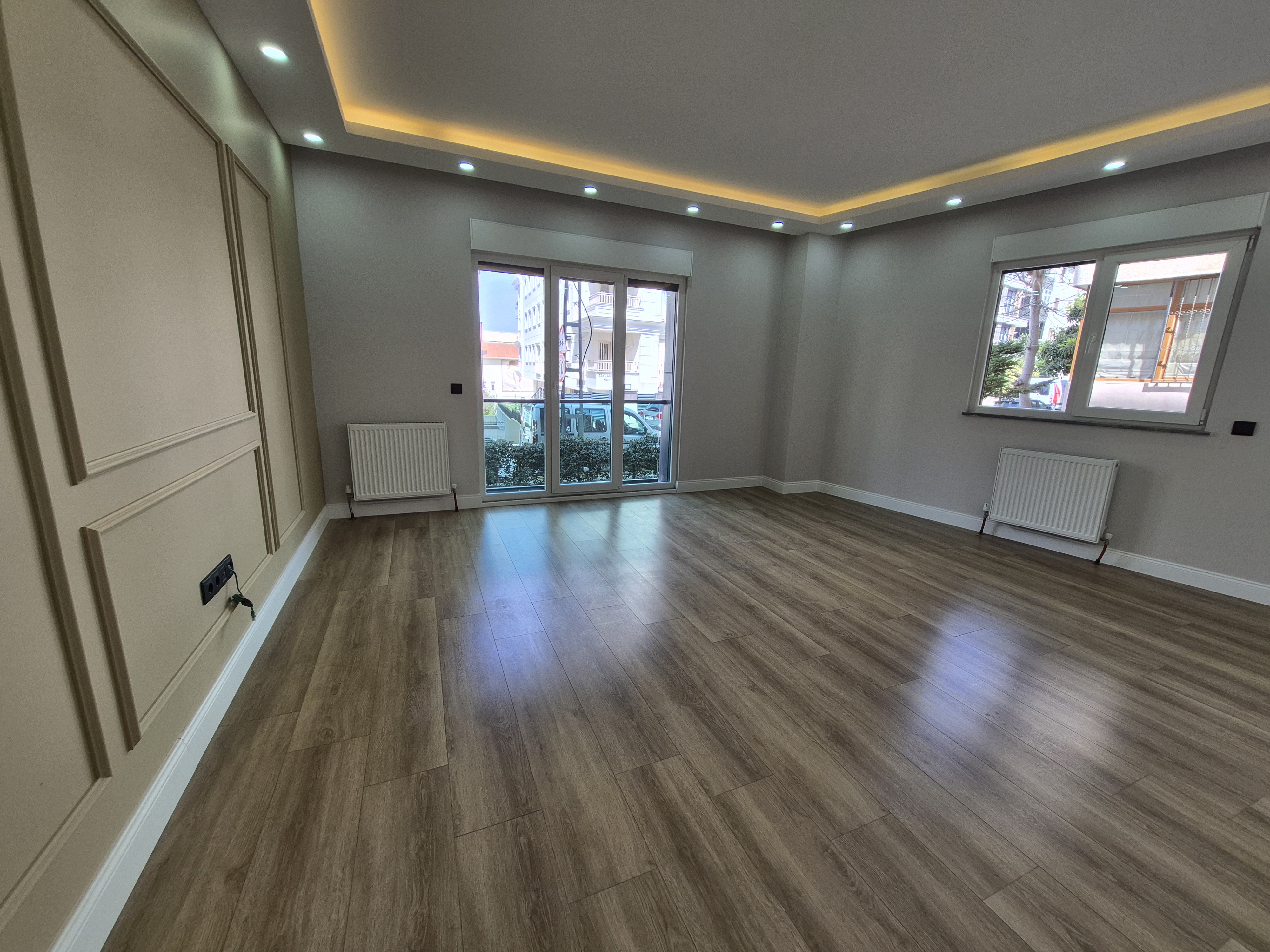 İDEALTEPEDE KORU PARKINA ÇOK YAKIN 5 YILLIK 3+1 KOMBİLİ 1.KAT